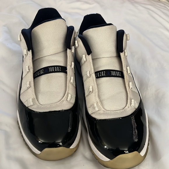 Nike Air Jordan 11 low concord 2014 in men’s 11.5 used no box no laces - Picture 2 of 7